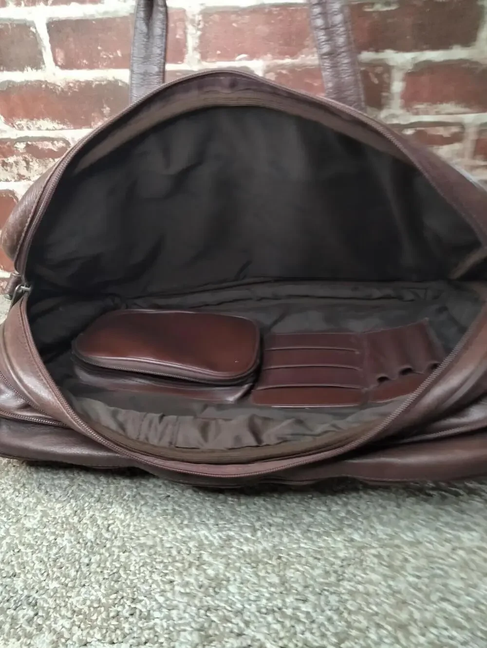 Bill Blass Executive Dark Brown Leather Laptop Briefcase Messenger Bag
